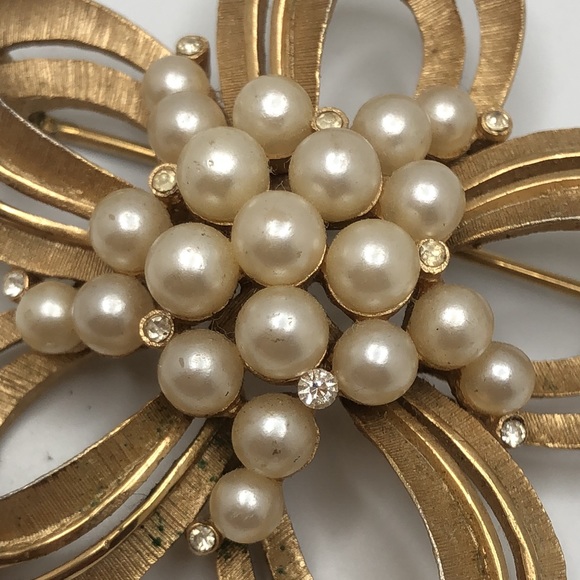 Crown Trifari from 50’s Rose Vermeil Floral Brooch with pearls. - Picture 7 of 8
